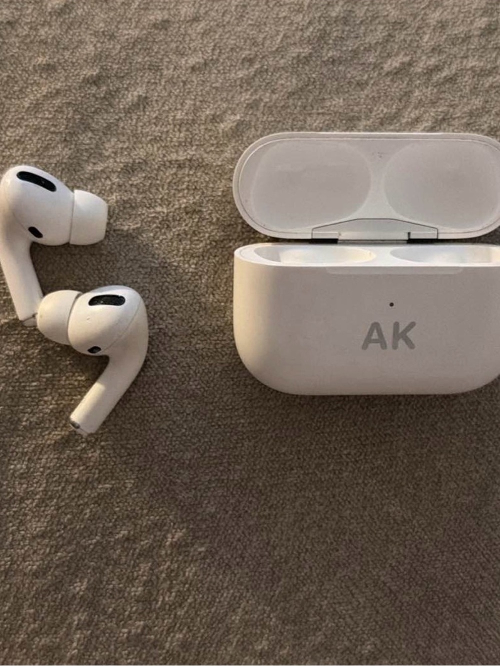 Apple AirPods pro 1st generation Earbud Headphones with Charging Case